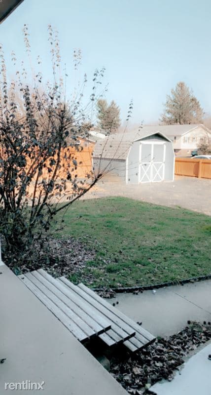 Building Photo - 3 br, 1 bath Townhome - 501 General Sutter...