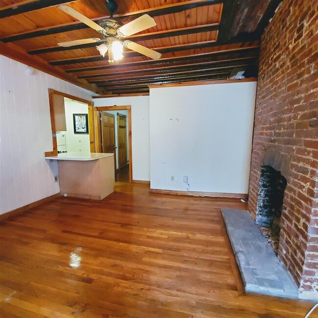 Building Photo - 518A COURT St