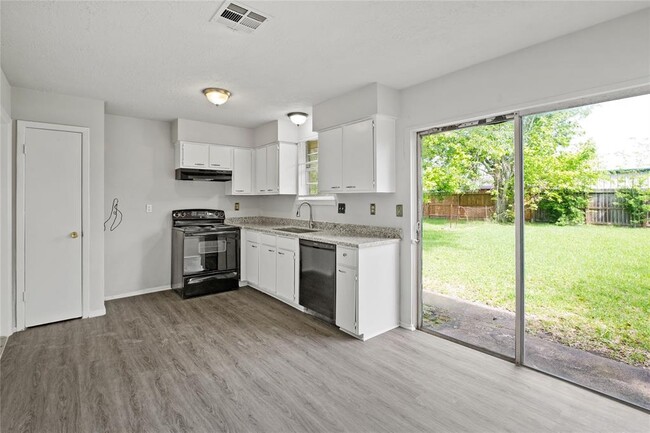 Building Photo - 11218 Evesborough Dr