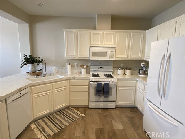 Building Photo - 49 Strawflower St