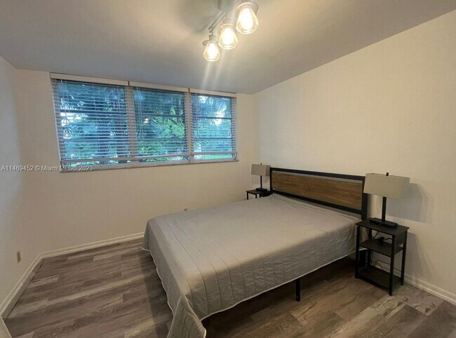 Foto del edificio - 8901 S Hollybrook Blvd