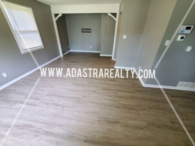 Foto del edificio - 4 Bedroom Ranch Home in Grandview-Coming S...