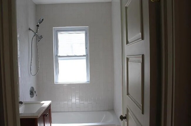 Building Photo - 81 Florence St