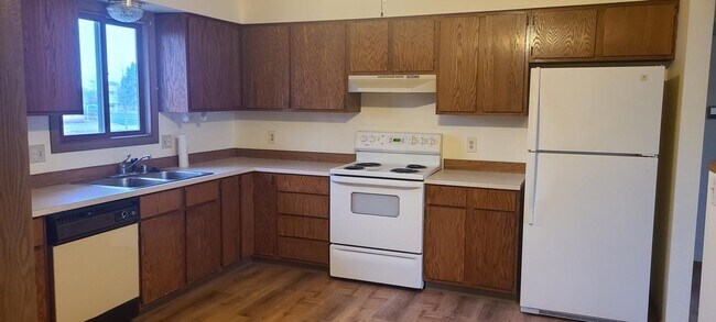 Building Photo - Newly Updated 2 bed, 1 bath Apartment in G...