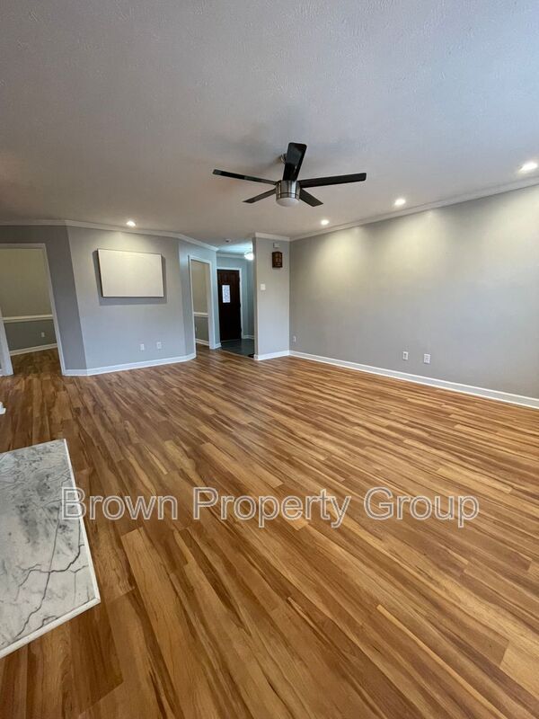 Building Photo - 158 Ridgeway Dr