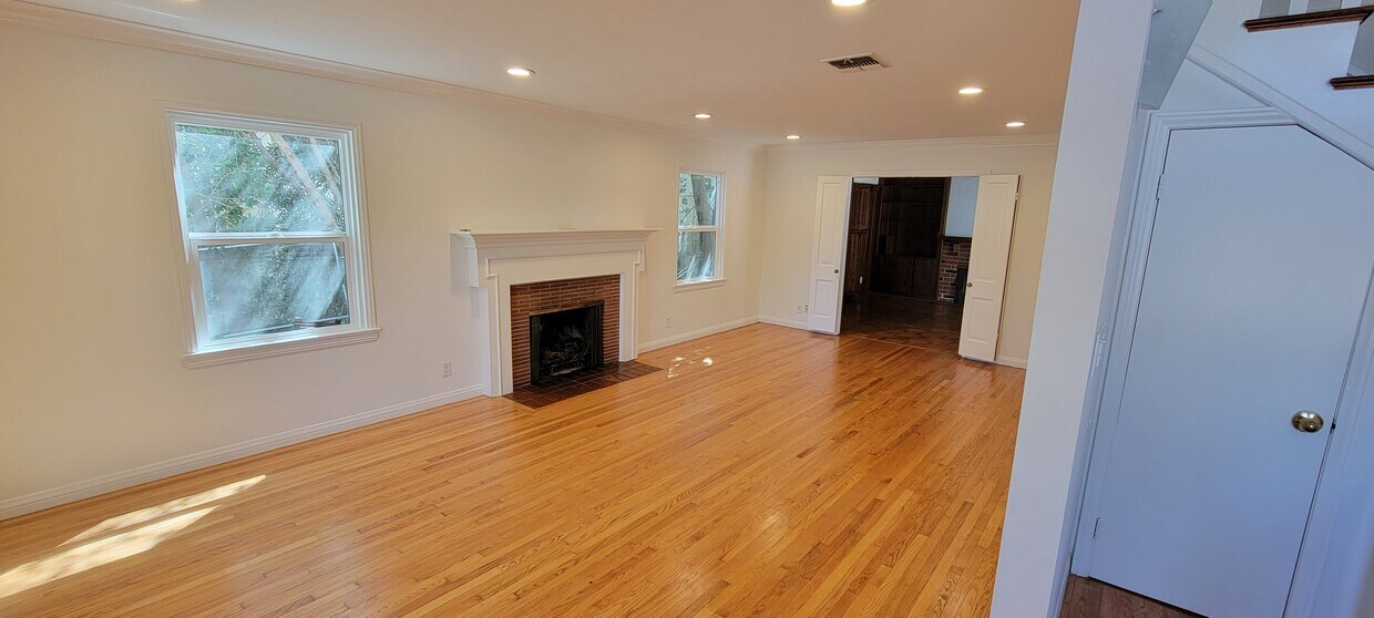 Foto principal - 661 Warner Ave