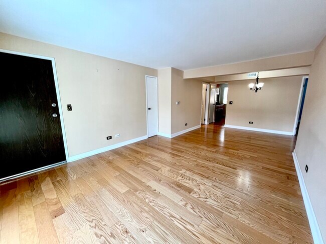 Foto del edificio - 8521 W Rascher Ave