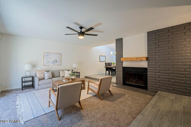 Building Photo - 617 W 10th St