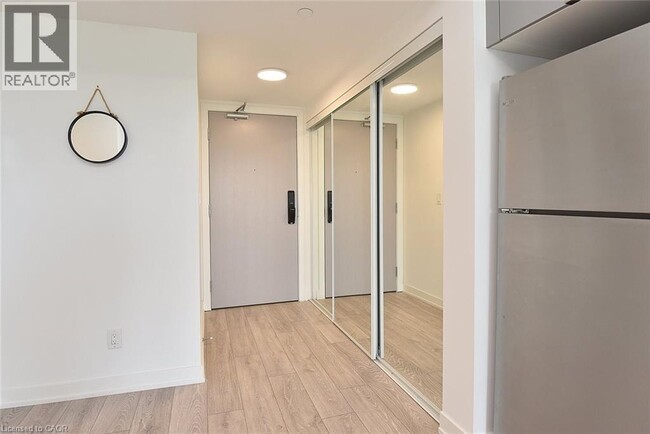 Photo du bâtiment - 3200 Dakota Cmn