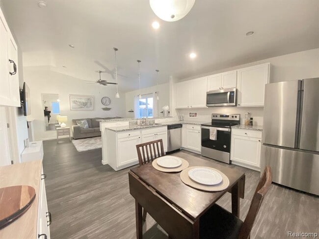 Building Photo - 1734 Burr Pond Ln