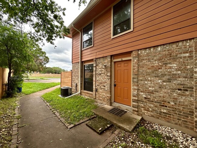 Building Photo - 6005 Cougar Dr