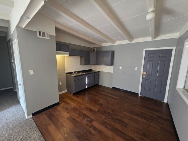 Building Photo - 3BD/1BA