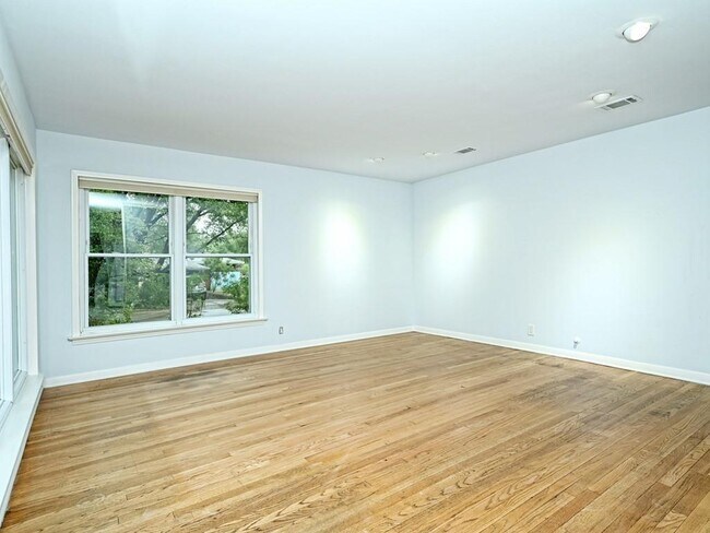 Foto del edificio - 2701 W 49th St