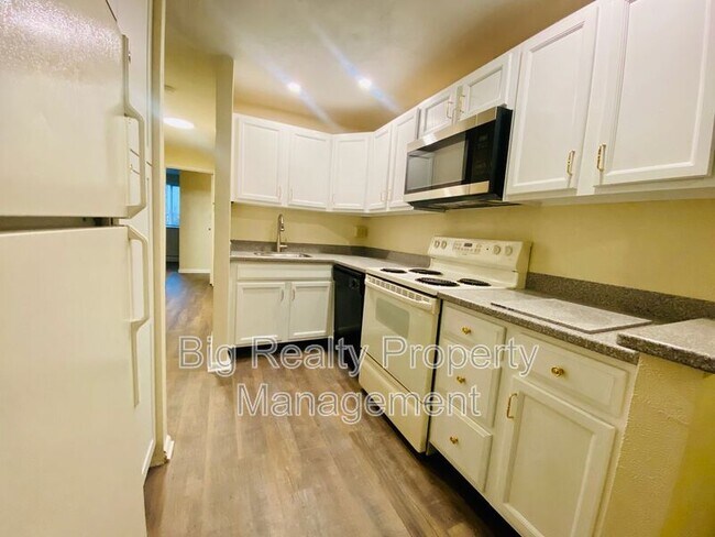 Building Photo - 120 N Penn St