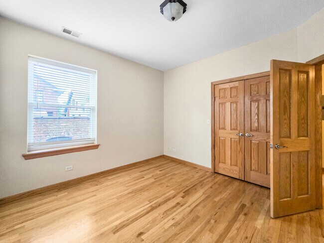 Foto del edificio - 4904 N Drake Ave