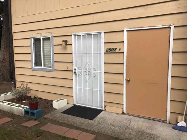 Building Photo - 2507 1/2 B Street