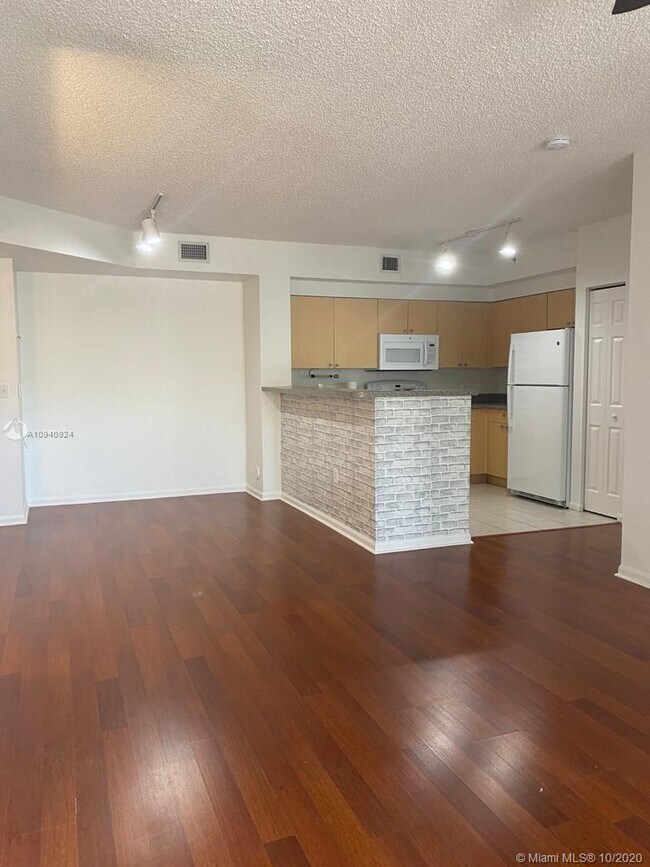Foto del edificio - 8050 N Nob Hill Rd