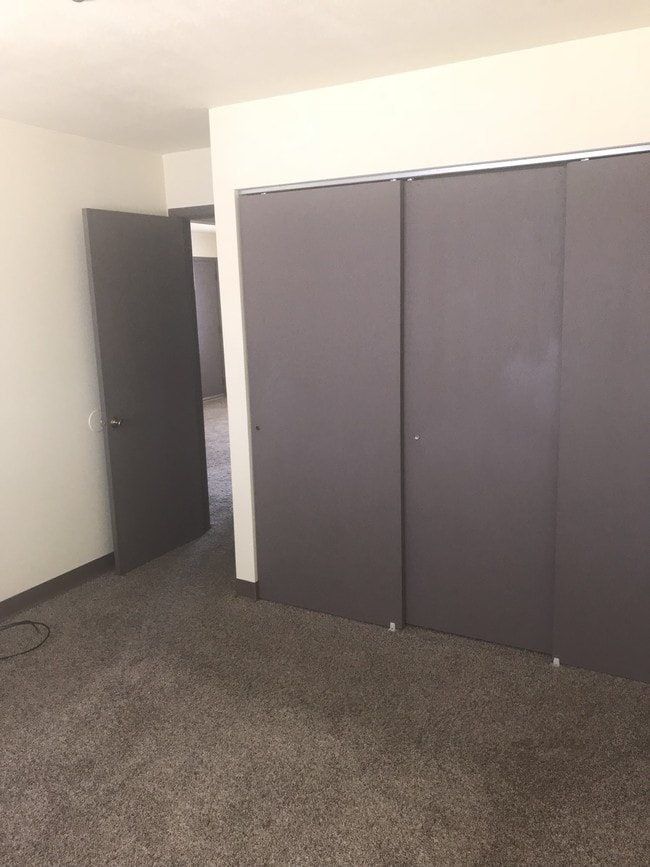 Emeis Park Apartments Apartments in Davenport, IA