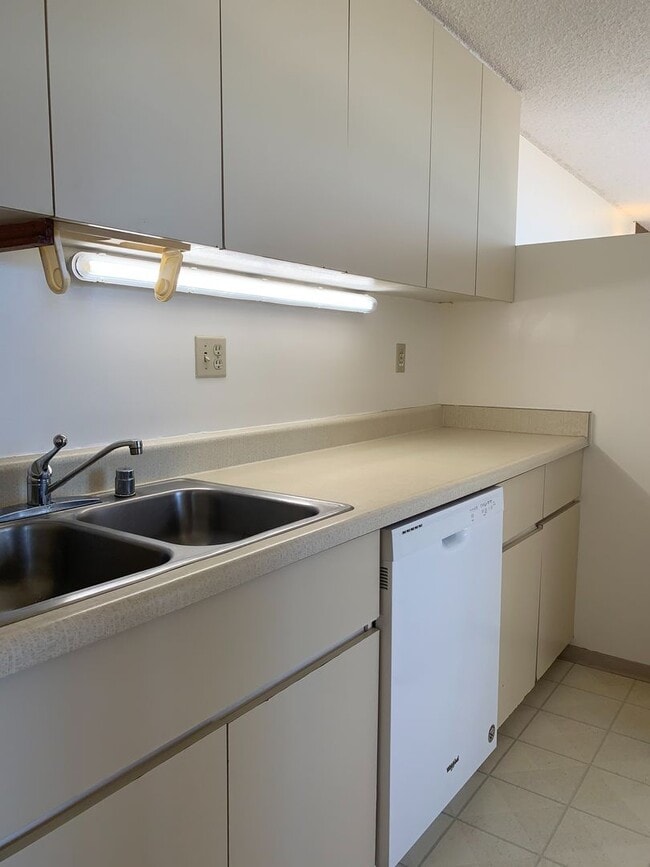 Building Photo - Pearl City - Century Park Plaza: 1 bedroom...