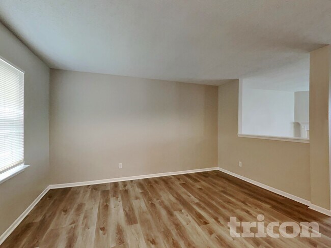 Foto del edificio - 6714 Waverhill Dr