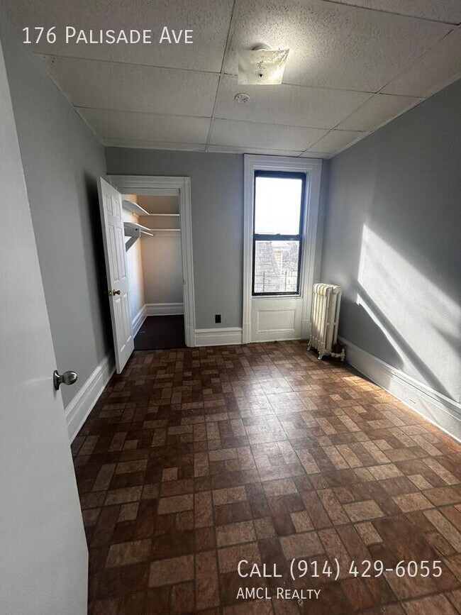 Building Photo - 176 Palisade Ave