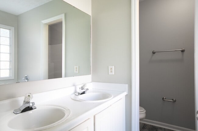 Building Photo - 163 Independence Dr