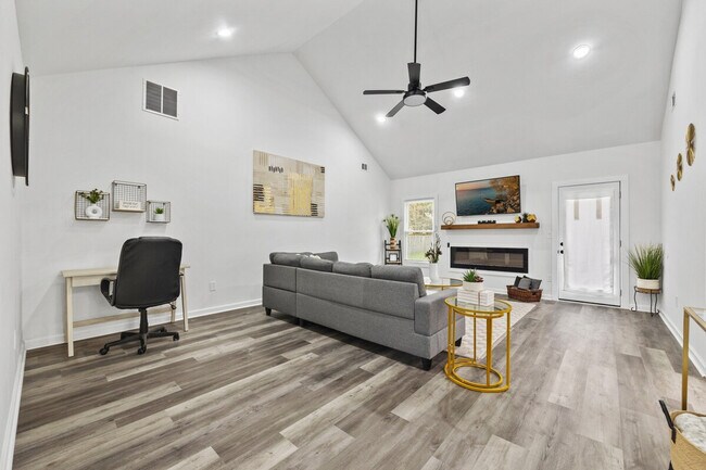 Foto del edificio - 2322 Red Rose Ln