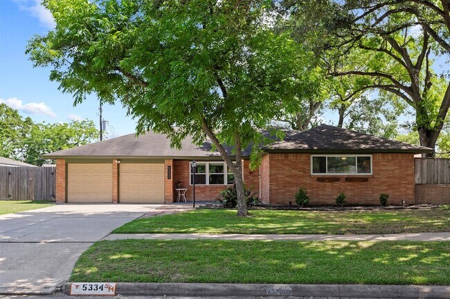 Building Photo - 5334 Saxon Dr