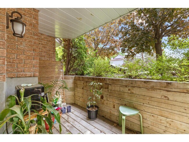 Building Photo - 80 Boul. Louise-Campagna,#1