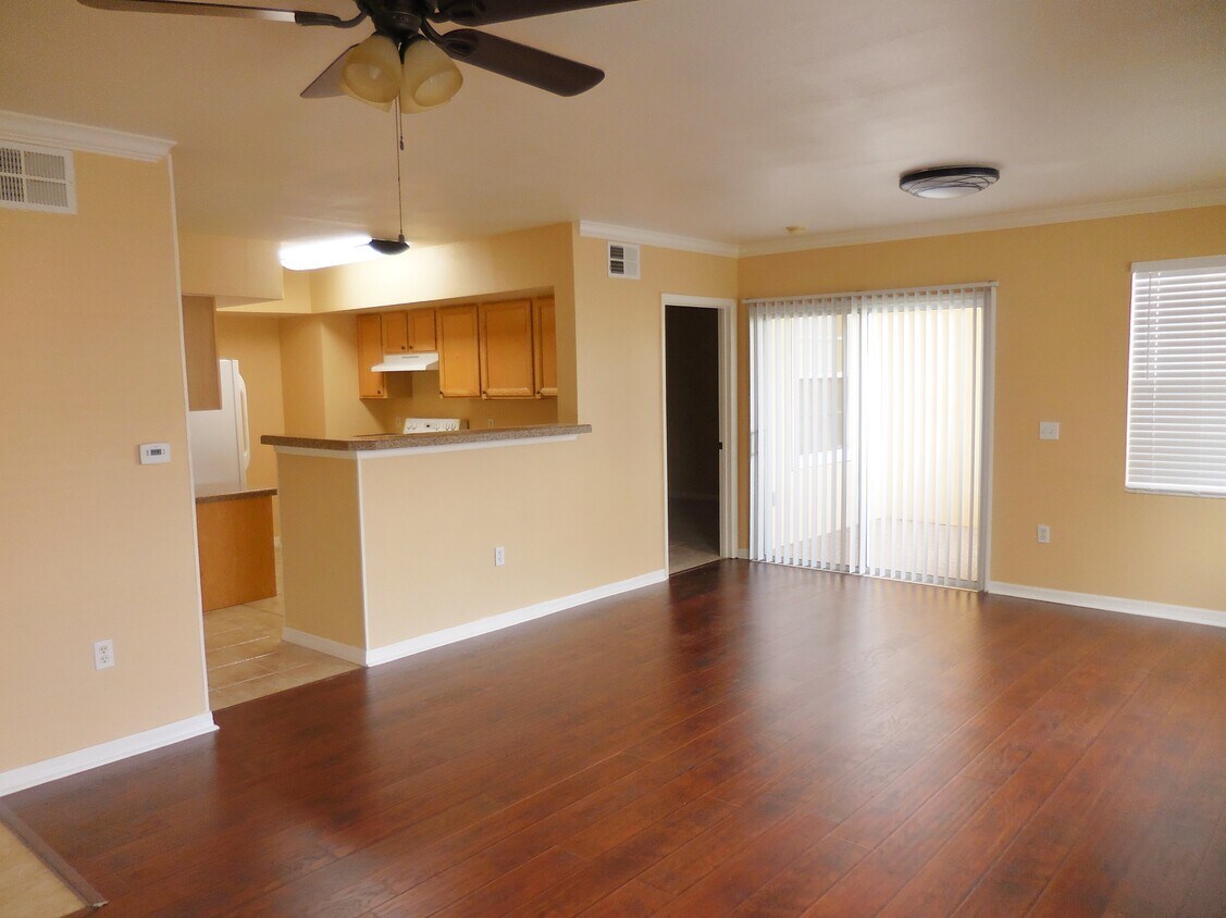 Primary Photo - 1000 Villagio Cir