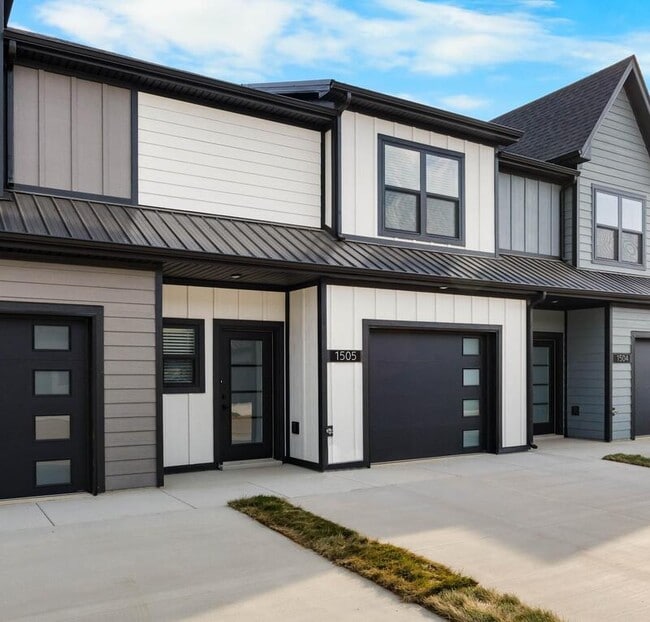 Building Photo - 1505 Jonathan Wade Cir