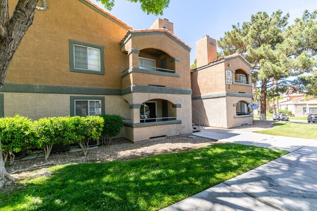 Foto del edificio - First Floor Condo In Meadows Community