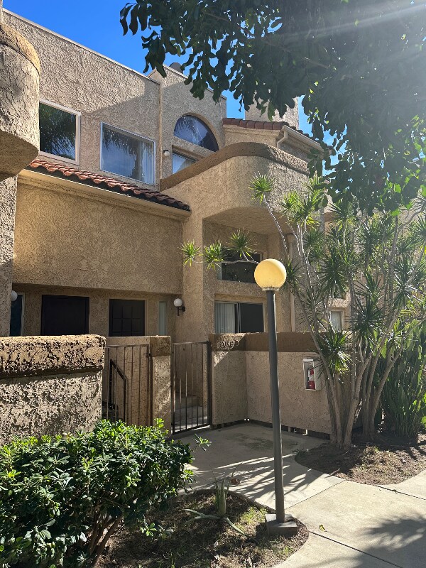 Foto del edificio - 2046 S Bon View Ave