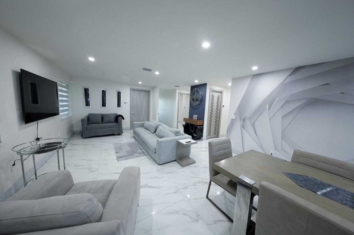 Foto principal - 1228 NE 89th St