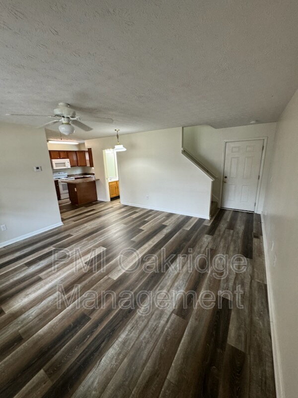 Foto del edificio - 120 Heather Rd