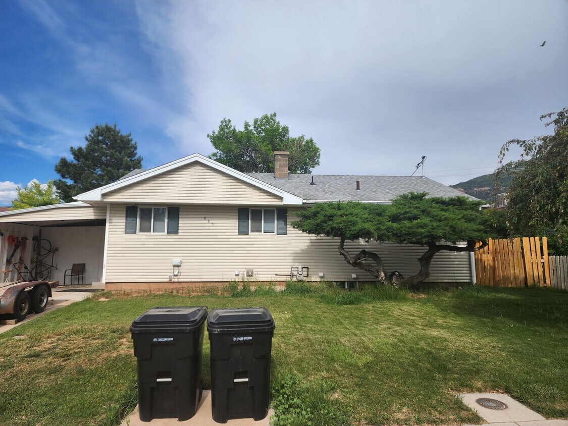 Primary Photo - Charming basement apartment