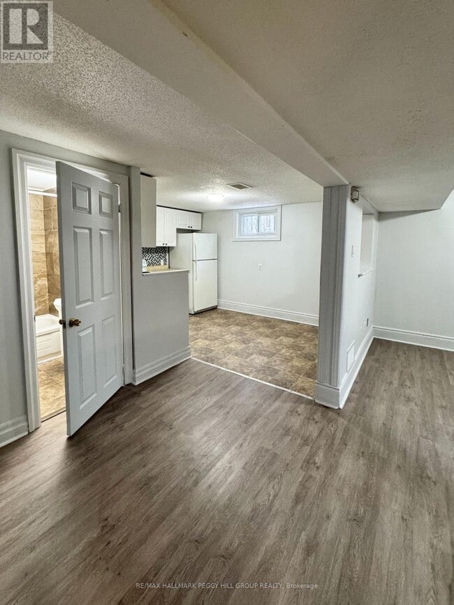 Building Photo - 124 Berczy St