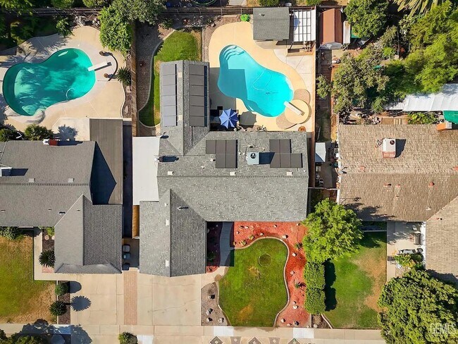 Building Photo - 1807 E Sonora Ave