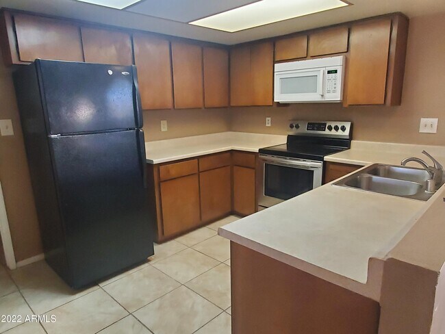 Building Photo - 4230 E Ahwatukee Dr