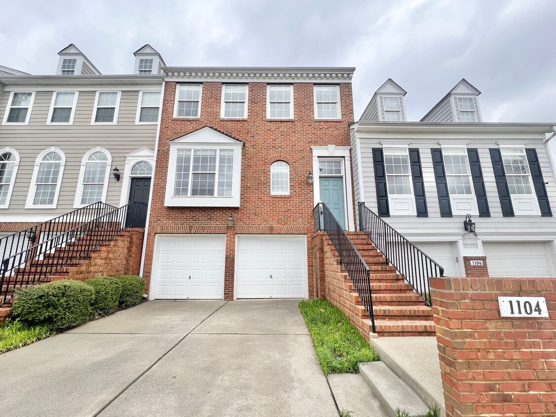 Primary Photo - Unique 3BD, 4BA Morrisville Townhome with ...