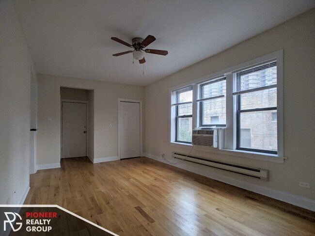 Foto del edificio - 3721 N Pine Grove Ave