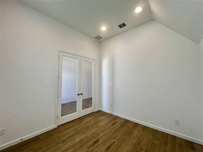 Building Photo - 10931 Spring Wind Dr
