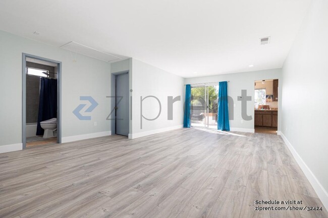 Foto del edificio - 1393 Temple Heights Dr