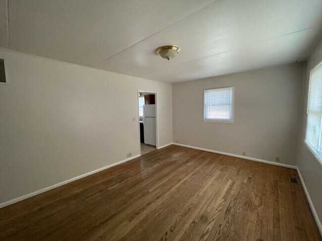 Foto del edificio - 3 Bedroom W/ Detached 2-Car Garage