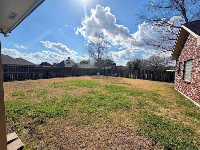 Building Photo - 10630 Hilltree Dr