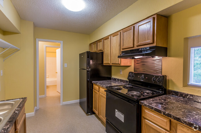 2/2 Kitchen - Walden Pointe