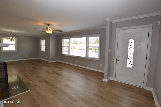 Building Photo - 1008 Schall Pl
