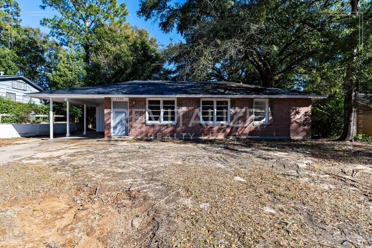 Primary Photo - **Reduced Price** 3 Bed/1 Bath Home in Mob...