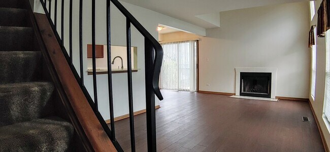 Building Photo - 300 Teak Ln