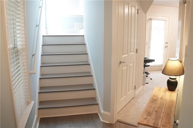 Foto del edificio - 1120 Glenridge Pl NE